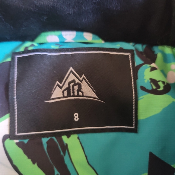 Urban Outdoor Green Kids Hooded Jacket Size 8 Winter Boy or Girl Detachable - Picture 3 of 11